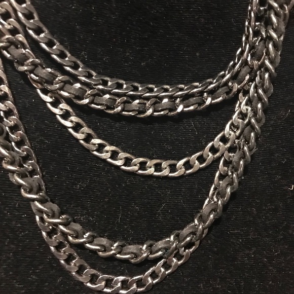 Dark chain necklace - Picture 2 of 2